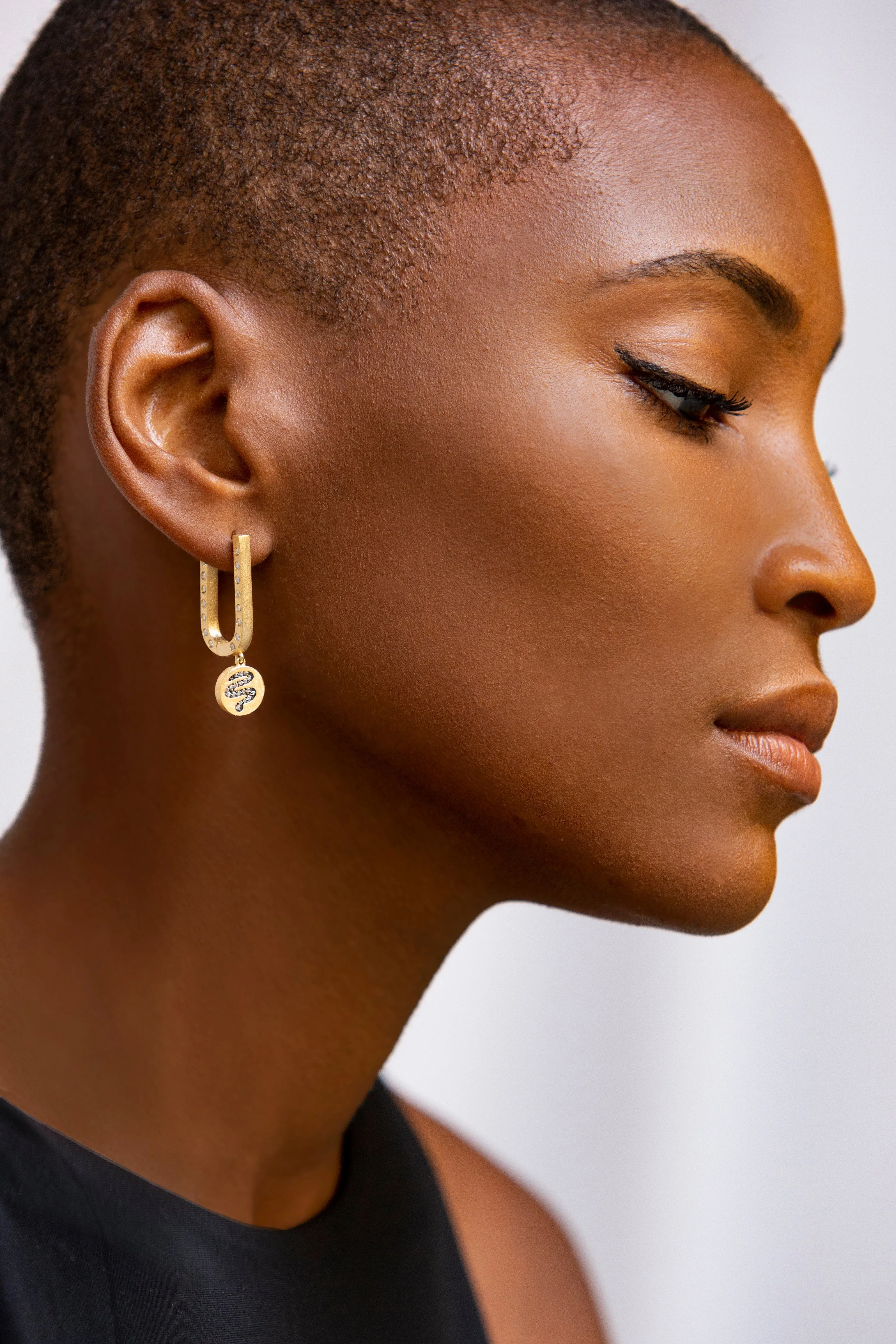 Small Hoop Earrings with Heliographic Charm in Vermeil Gold