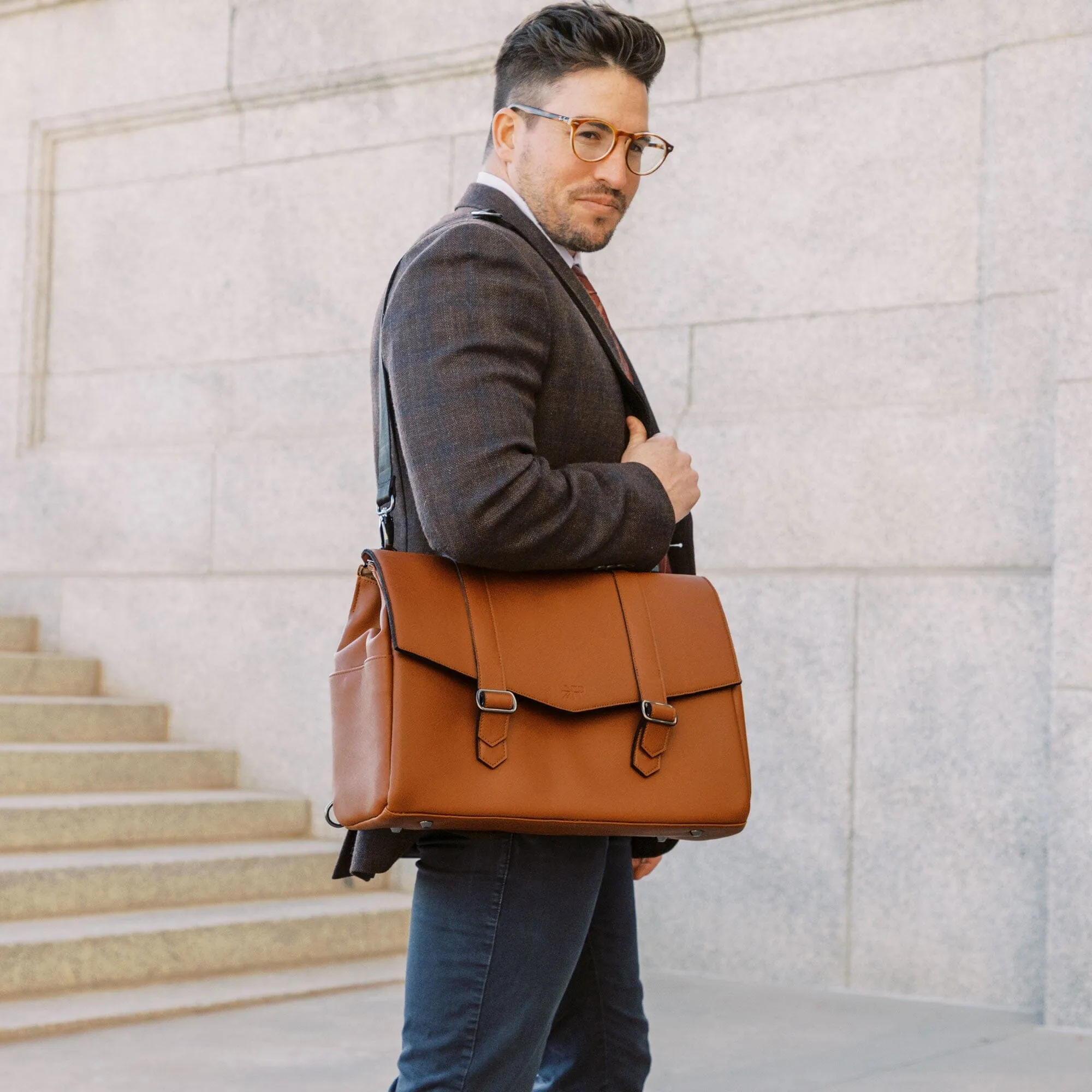 Walnut Cambridge Messenger Bag